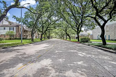 12941 Trail Hollow Drive, Houston, TX 77079 - Photo 28