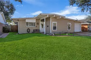 922 Gilpin St, Houston, TX 77034 - Photo 2