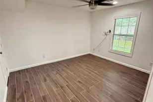 406 Clear Lake Rd, Highlands, TX 77562 - Photo 14