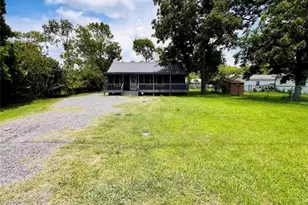 406 Clear Lake Rd, Highlands, TX 77562 - Photo 2