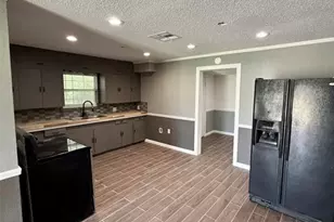 406 Clear Lake Rd, Highlands, TX 77562 - Photo 10