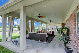 307 Twin Timbers Ln, Kemah, TX 77565 - Photo 4