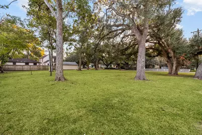 405 W Lang Street, Alvin, TX 77511 - Photo 12