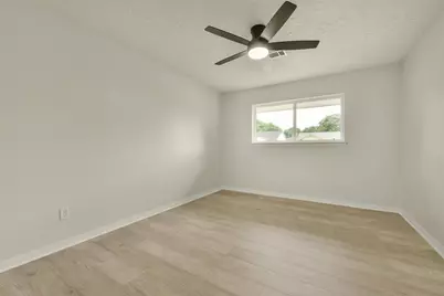 315 Ravenhead Drive, Houston, TX 77034 - Photo 18