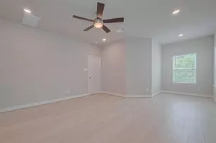 8917 Grovner Pl, Houston, TX 77055 - Photo 18