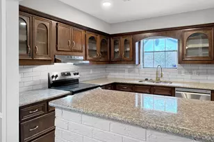 3709 Trailwood Dr, Baytown, TX 77521 - Photo 8