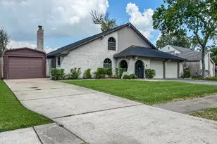 3709 Trailwood Dr, Baytown, TX 77521 - Photo 2