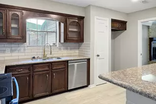 3709 Trailwood Dr, Baytown, TX 77521 - Photo 10