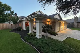 2326 Streamcrest Ln, Sugar Land, TX 77479 - Photo 2