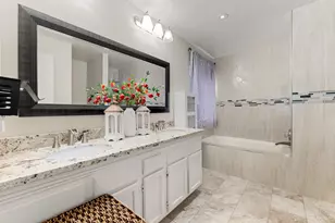 8227 Squires Pl Dr, Houston, TX 77083 - Photo 18