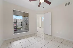 10855 Meadowglen Ln, Houston, TX 77042 - Photo 8