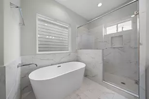 8120 Esther Acres Ln, Houston, TX 77088 - Photo 16