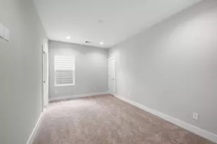 8120 Esther Acres Ln, Houston, TX 77088 - Photo 14