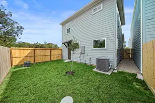 8120 Esther Acres Ln, Houston, TX 77088 - Photo 26
