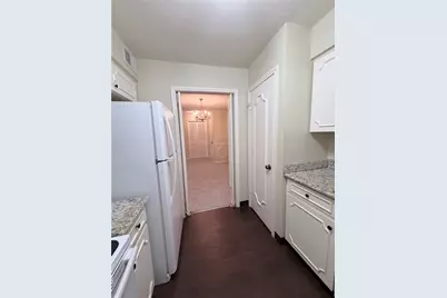 5050 Ambassador Way #305, Houston, TX 77056 - Photo 6