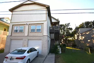 82 Harbor Ln, Kemah, TX 77565 - Photo 2