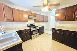 9621 Sweetwater Ln, Houston, TX 77037 - Photo 6