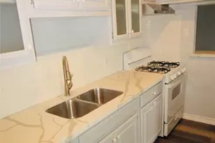 1109 North Ave N, Freeport, TX 77541 - Photo 4