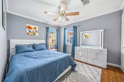 4401 Holt Street, Bellaire, TX 77401 - Photo 14