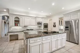 2 Lenox Hill Dr, The Woodlands, TX 77382 - Photo 16