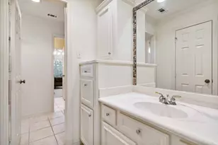 2 Lenox Hill Dr, The Woodlands, TX 77382 - Photo 44