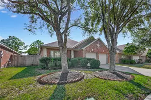 13406 Moonlit Lake Ln, Pearland, TX 77584 - Photo 2