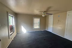 813 E Canal Rd, Highlands, TX 77562 - Photo 14