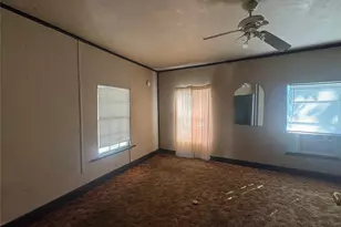813 E Canal Rd, Highlands, TX 77562 - Photo 16