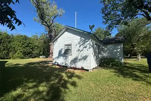 813 E Canal Rd, Highlands, TX 77562 - Photo 18