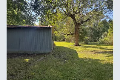 813 E Canal Road, Highlands, TX 77562 - Photo 4