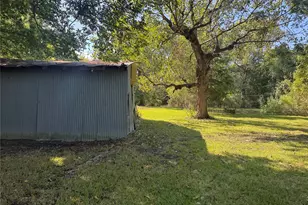 813 E Canal Rd, Highlands, TX 77562 - Photo 4