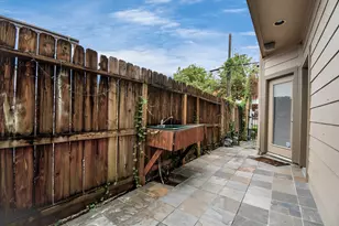 915 Asbury St, Houston, TX 77007 - Photo 8