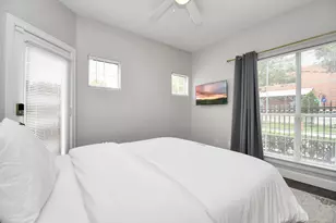 915 Asbury St, Houston, TX 77007 - Photo 6