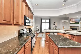915 Asbury St, Houston, TX 77007 - Photo 16