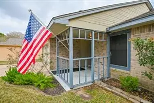 14107 Mary Sue Ct, Sugar Land, TX 77498 - Photo 2