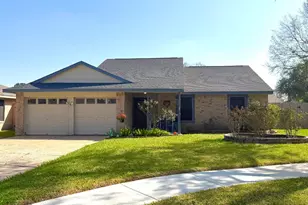 14107 Mary Sue Ct, Sugar Land, TX 77498 - Photo 2