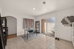 10935 Timberoak Dr, Houston, TX 77043 - Photo 8