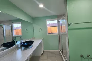 10935 Timberoak Dr, Houston, TX 77043 - Photo 12