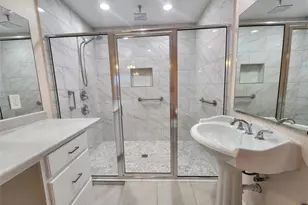 10935 Timberoak Dr, Houston, TX 77043 - Photo 20
