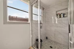 10935 Timberoak Dr, Houston, TX 77043 - Photo 14