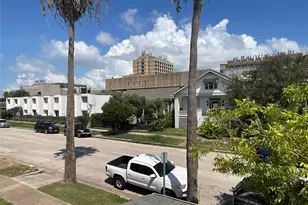 905 Postoffice St, Galveston, TX 77550 - Photo 2