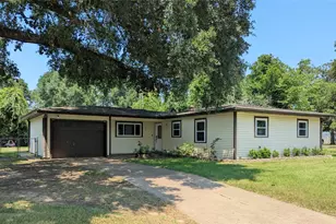 2535 Edgewood St, Liberty, TX 77575 - Photo 2