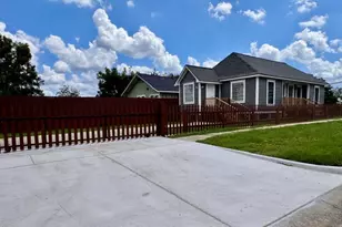 511 N 3rd St, Conroe, TX 77301 - Photo 1