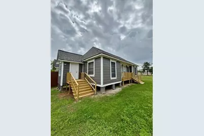 511 N 3rd Street, Conroe, TX 77301 - Photo 2