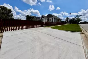 511 N 3rd St, Conroe, TX 77301 - Photo 4