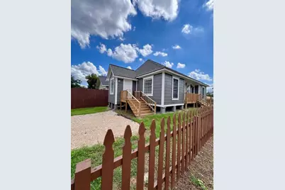 511 N 3rd Street, Conroe, TX 77301 - Photo 2