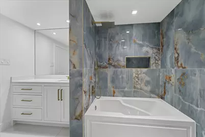 5001 Woodway Drive #1305, Houston, TX 77056 - Photo 14