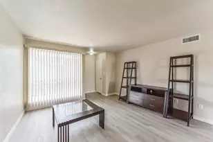 6202 Skyline Dr, Houston, TX 77057 - Photo 2