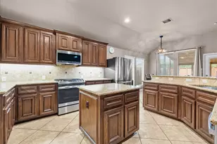 2807 Jordan Creek Ct, League City, TX 77573 - Photo 8