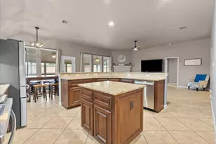 2807 Jordan Creek Ct, League City, TX 77573 - Photo 10
